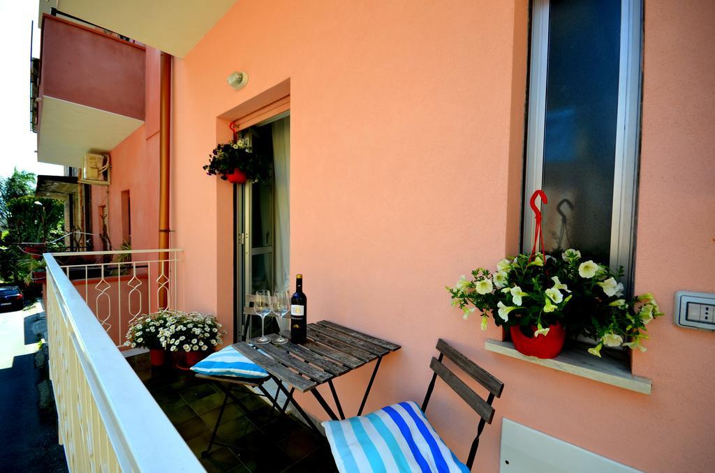 Naxos Sea Holiday Apartments Giardini Naxos Exterior foto